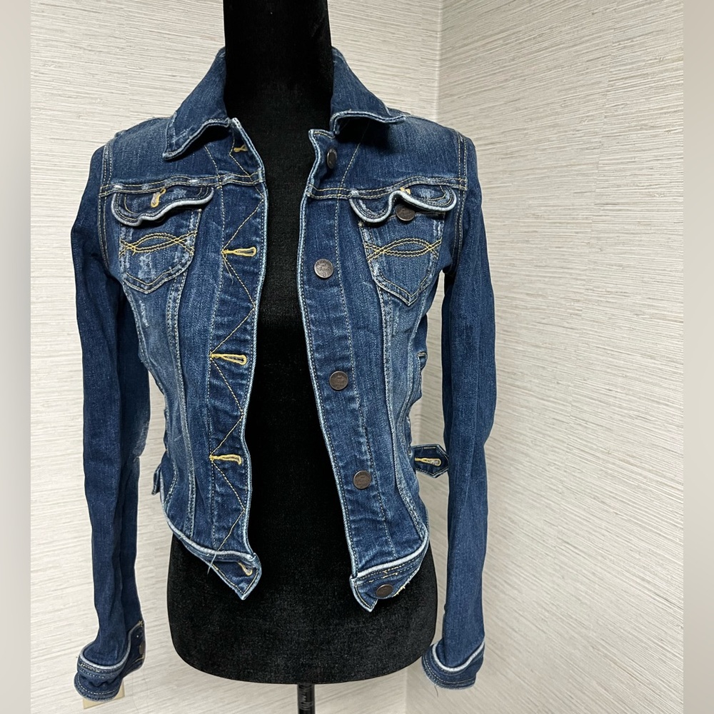 Abercrombie & Fitch distressed cropped denim jacket - small